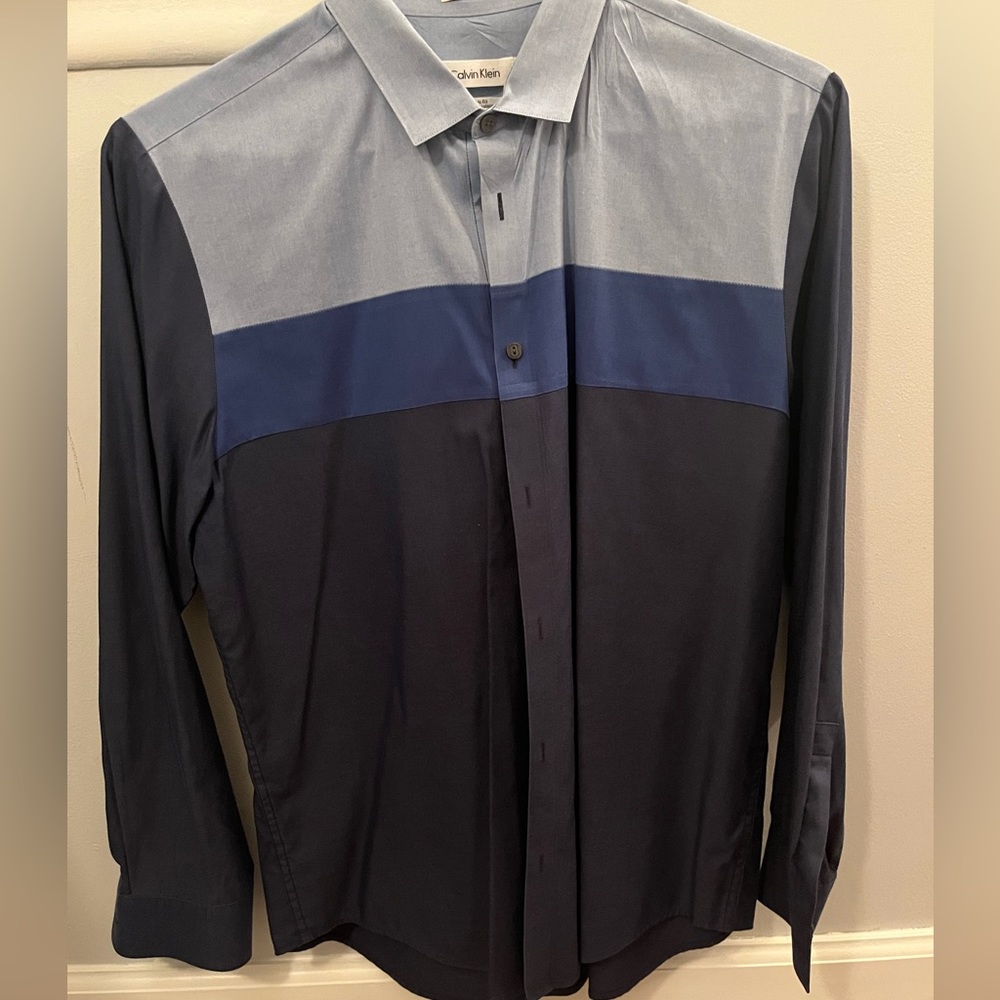 Calvin Klein Blue Buttondown Longsleeved Shirt - Man’s Large